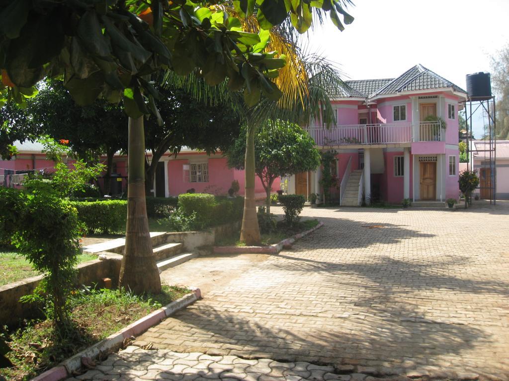 Hotel R & R Gardens Mbale Exterior foto